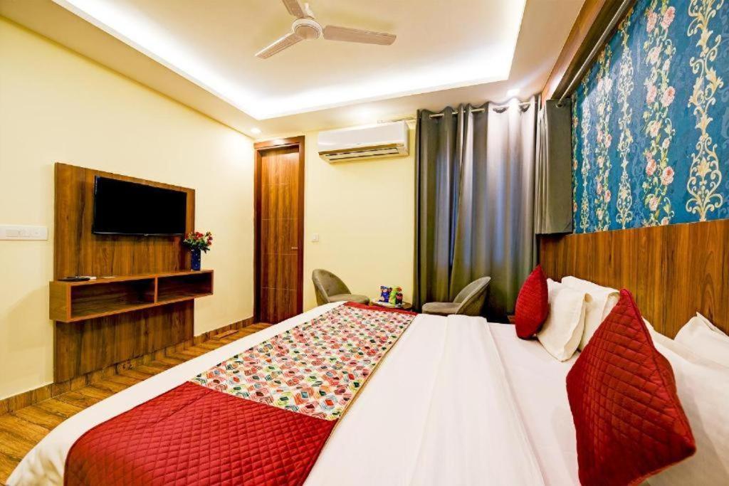 Hotel Rosewood Near Delhi Airport ニューデリー エクステリア 写真