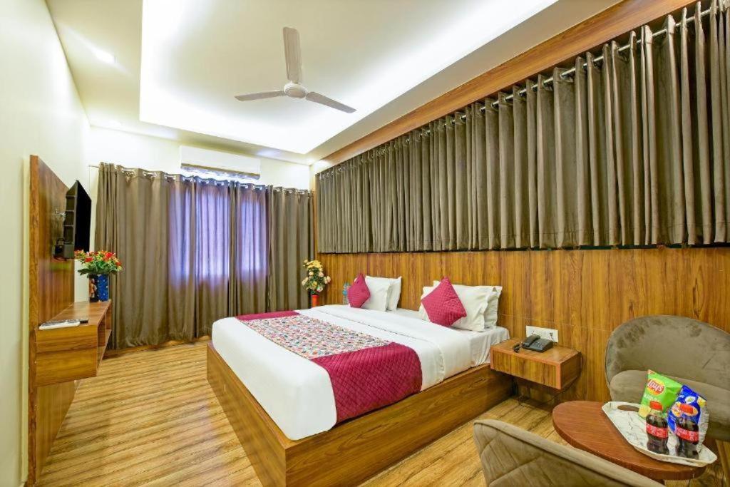 Hotel Rosewood Near Delhi Airport ニューデリー エクステリア 写真