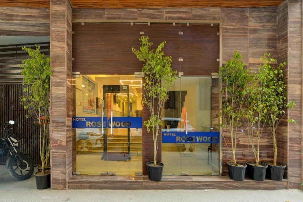 Hotel Rosewood Near Delhi Airport ニューデリー エクステリア 写真